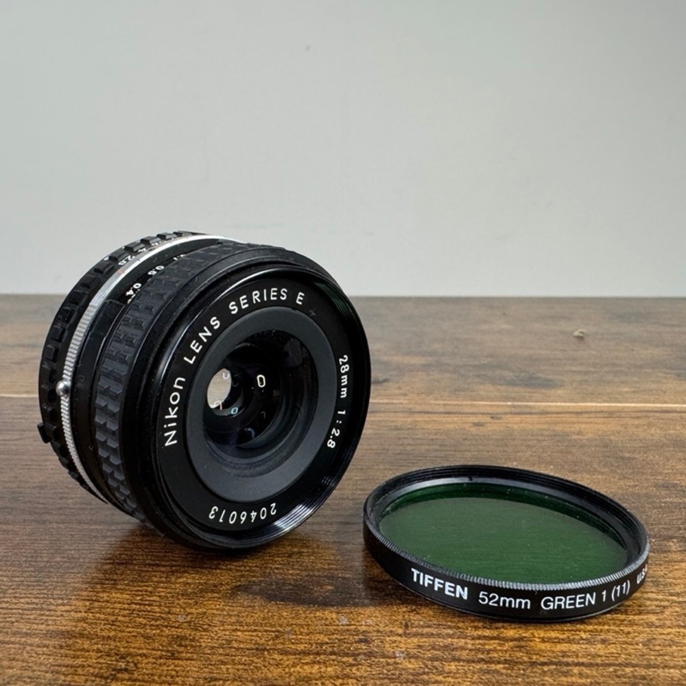 Nikon Series E 28mm f2.8 Wide Angle Manual Focus Lens Tiffen 52mm Green Untested